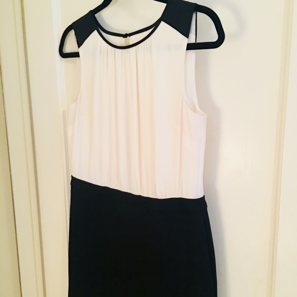 White and black LOFT work dress ▫️▪️▫️